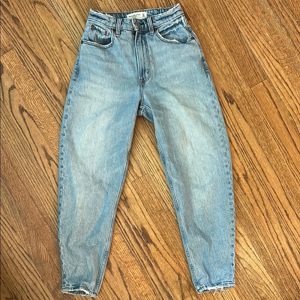 Abercrombie & Fitch | The 80’s Mom high-rise-24 short